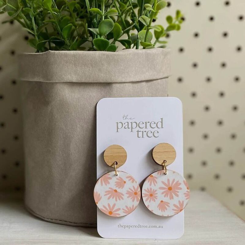 medium to large-sized dangle earrings with bamboo top Daisy pattern